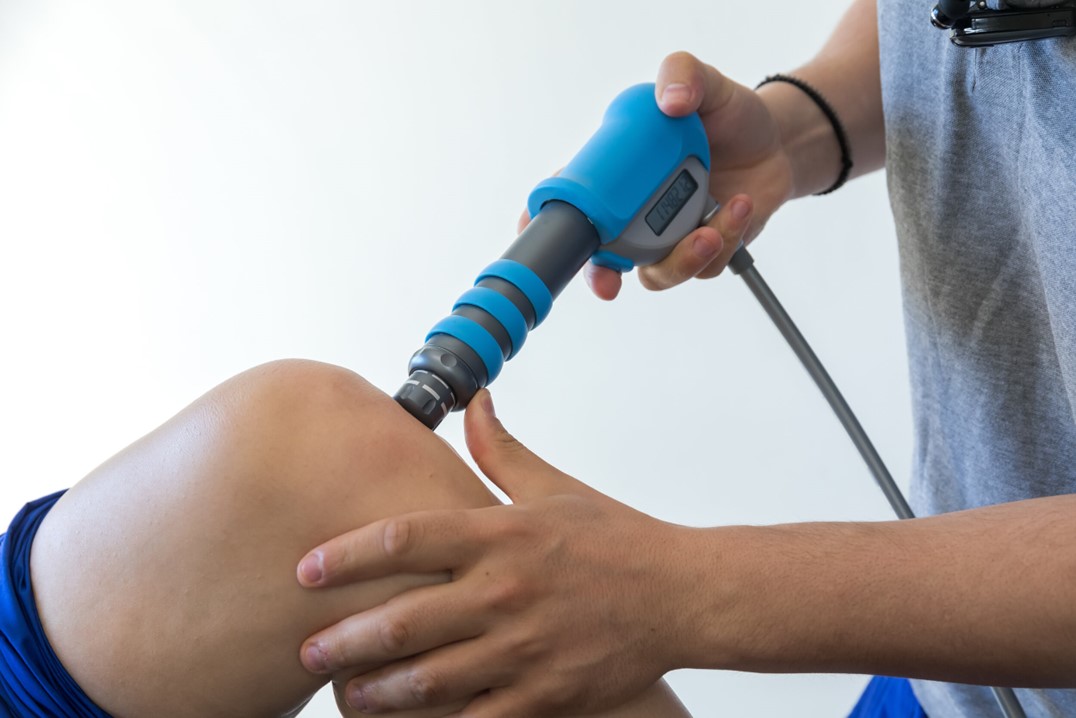 patient under shockwave therapy at the Alliston physio clinic