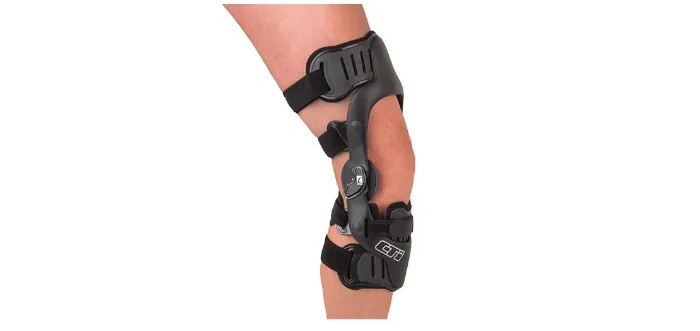 carbon composite material in custom knee brace