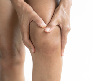 Knee cracking explanation Knee joint during movement, illustrating cracking or popping sensations